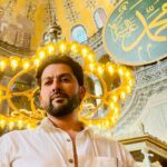Aftab Shivdasani Instagram - ‘Religion is following the messenger, Spirituality is following the message.’ 💌✨☮️ #loveandrespect #peace Ayasofya Istanbul
