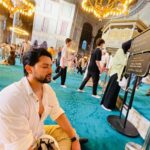 Aftab Shivdasani Instagram - ‘Religion is following the messenger, Spirituality is following the message.’ 💌✨☮️ #loveandrespect #peace Ayasofya Istanbul