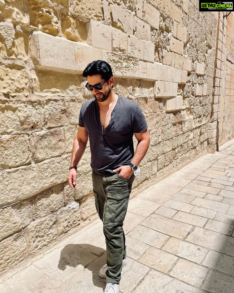 Aftab Shivdasani Instagram - ‘A quiet mind is able to hear intuition over fear’. 🔱✨ #stillness Mdina, the Silent City, Malta