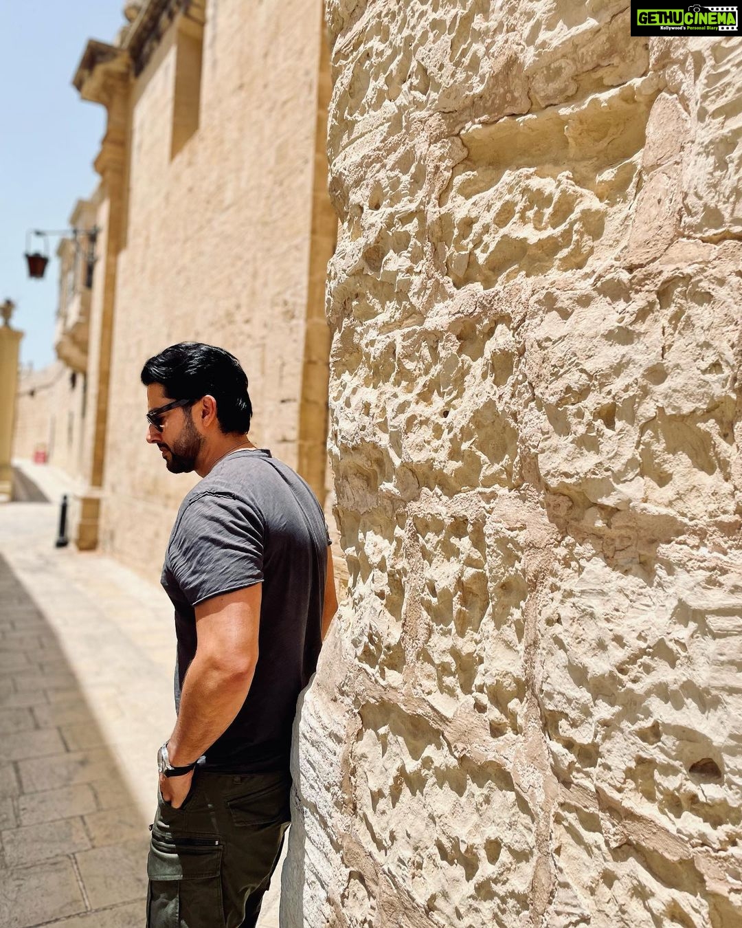 Aftab Shivdasani Instagram - ‘A quiet mind is able to hear intuition over fear’. 🔱✨ #stillness Mdina, the Silent City, Malta