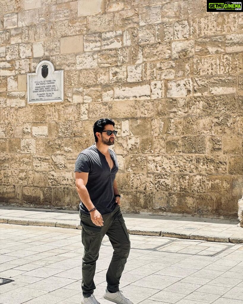 Aftab Shivdasani Instagram - ‘A quiet mind is able to hear intuition over fear’. 🔱✨ #stillness Mdina, the Silent City, Malta