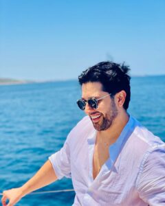 Aftab Shivdasani Instagram - ‘If you are very quiet, you can hear the secrets whispered by the sea.’ 🌊 ☀️ 
#peace