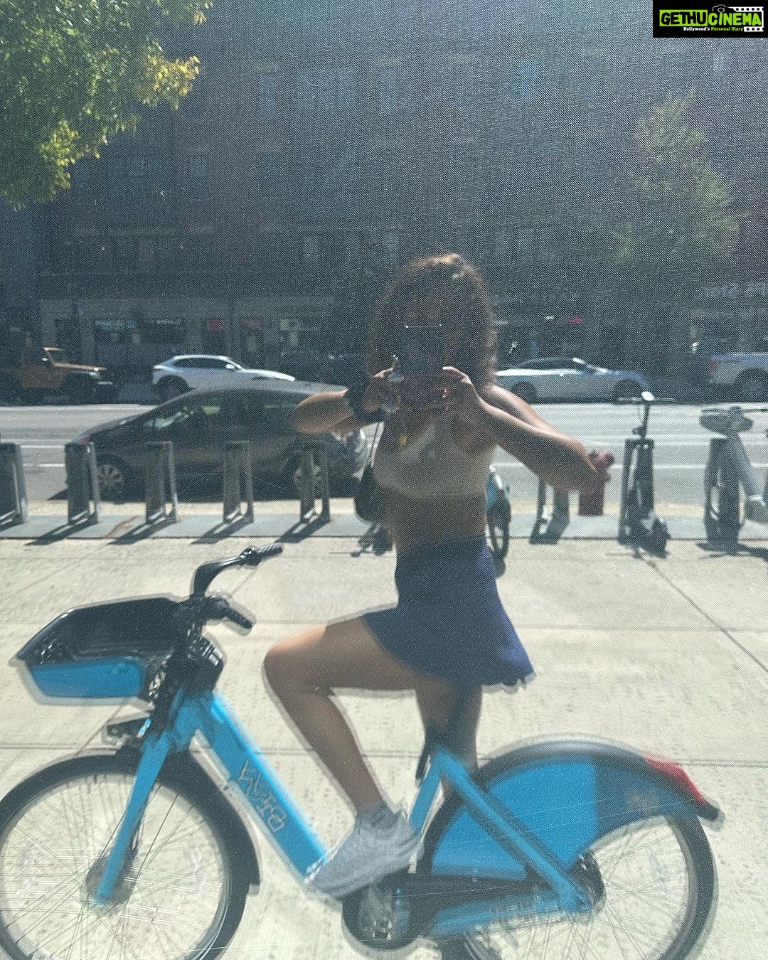 Aisha Sharma Instagram - End of hot girl summer 🤷🏽♀️#nofilterneeded #nofilter Wicker Park, Chicago