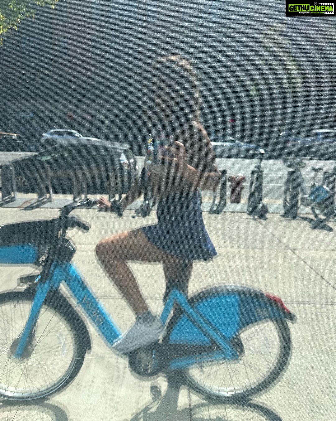 Aisha Sharma Instagram - End of hot girl summer 🤷🏽♀️#nofilterneeded #nofilter Wicker Park, Chicago