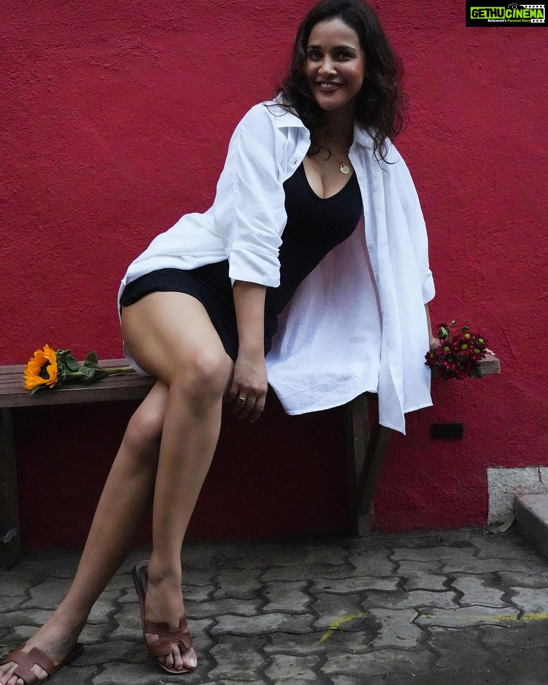 Aisha Sharma Instagram - Beauty is when you can appreciate yourself. When you love yourself, that’s when you’re most beautiful . ~ Zoe Kravitz