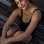 Aisha Sharma Instagram – She wears a heart that can melt my own
Wears a smile that can make me wanna sing 🎶 
📸- @mikedesir