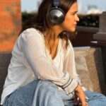 Aisha Sharma Instagram – “Embracing the sleek and stunning world of Dyson Zone! ✨💨 From enjoying my downtime to working out, the rich audio quality transports you to another world!

#DysonZone #dysonindia #gifted
@dyson_india