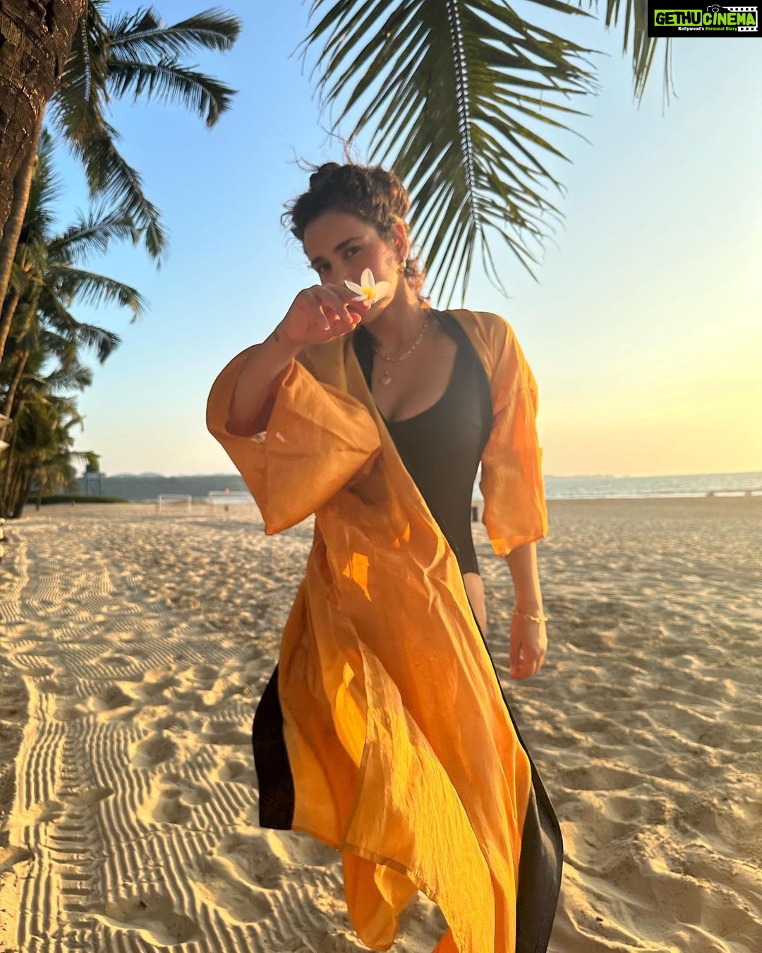 Aisha Sharma Instagram - I am in your mind and on your feed 😉 #nofilter #nofilterneeded #whoneedsafilter #goa 📸- @nehasharmaofficial Goa