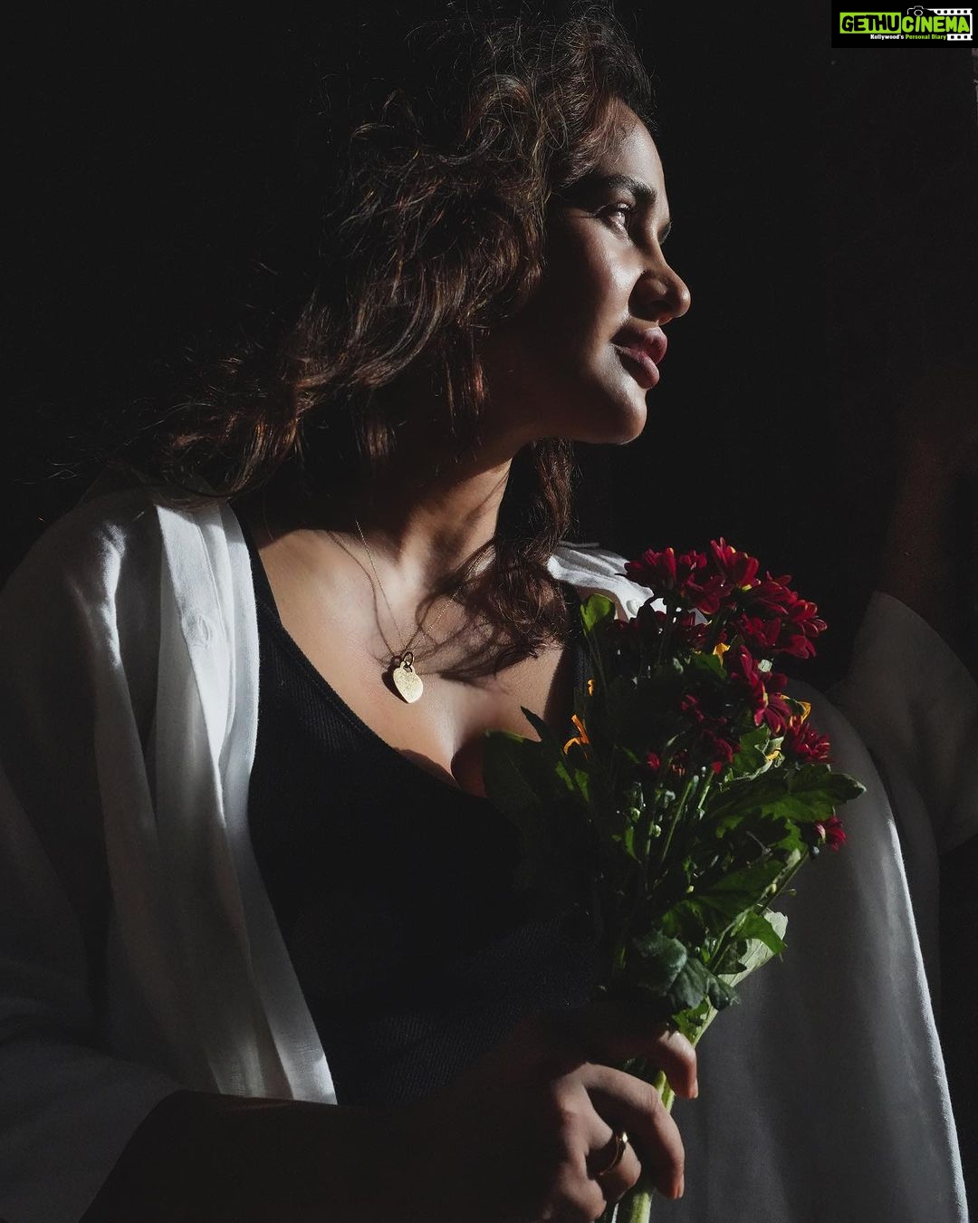 Aisha Sharma Instagram - Beauty is when you can appreciate yourself. When you love yourself, that’s when you’re most beautiful . ~ Zoe Kravitz