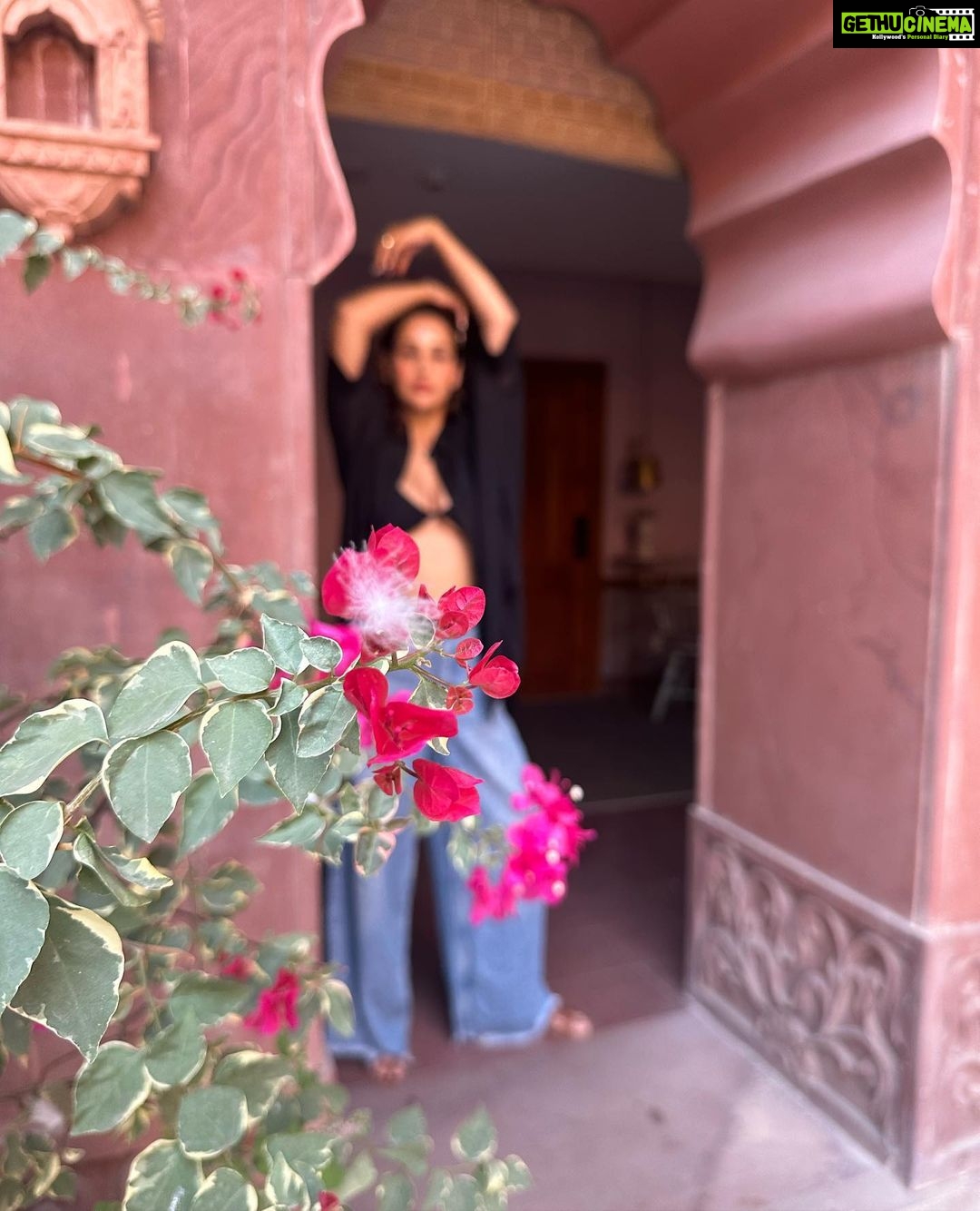 Aisha Sharma Instagram - Oh the habits of my heart I can't say no #weekend #weekendvibes Narender Bhavan, Bikaner