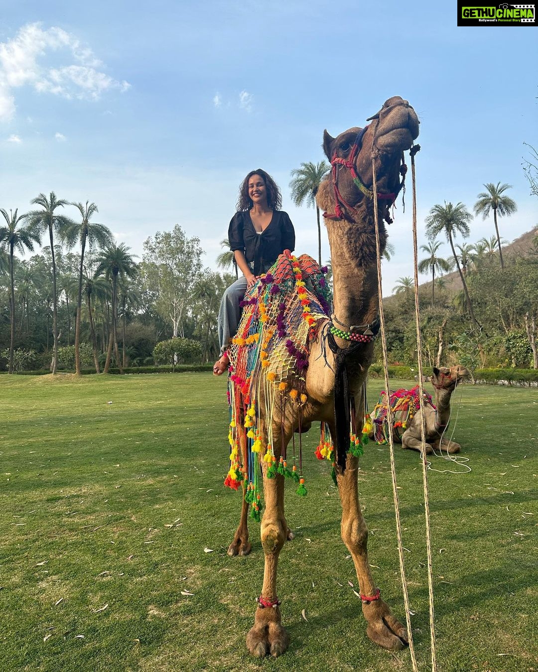 Aisha Sharma Instagram - Happiness is the spiritual experience of living every minute with love, grace and gratitude . @nehasharmaofficial makes the experience ♥️ @amanbagh #Amanbagh #TheSpiritOfAman #AmanWellness #AmanFoodie #AmanAdventure #nofilterneeded #nofilter #sharmasisters #sundays
