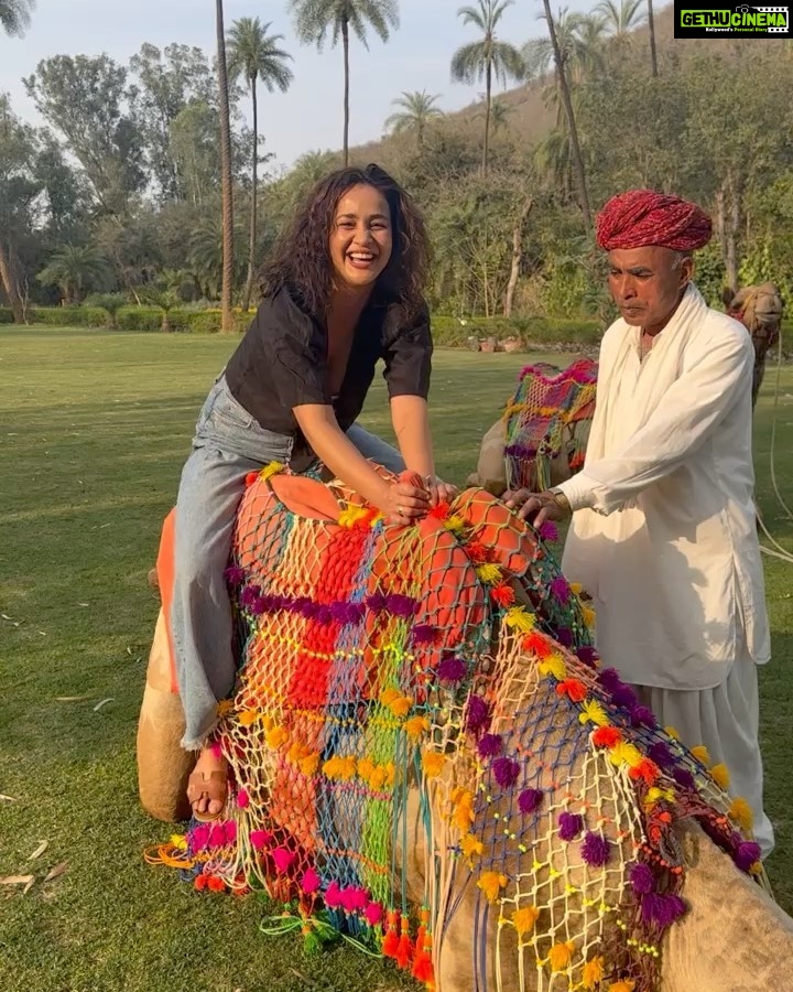 Aisha Sharma Instagram - Happiness is the spiritual experience of living every minute with love, grace and gratitude . @nehasharmaofficial makes the experience ♥️ @amanbagh #Amanbagh #TheSpiritOfAman #AmanWellness #AmanFoodie #AmanAdventure #nofilterneeded #nofilter #sharmasisters #sundays