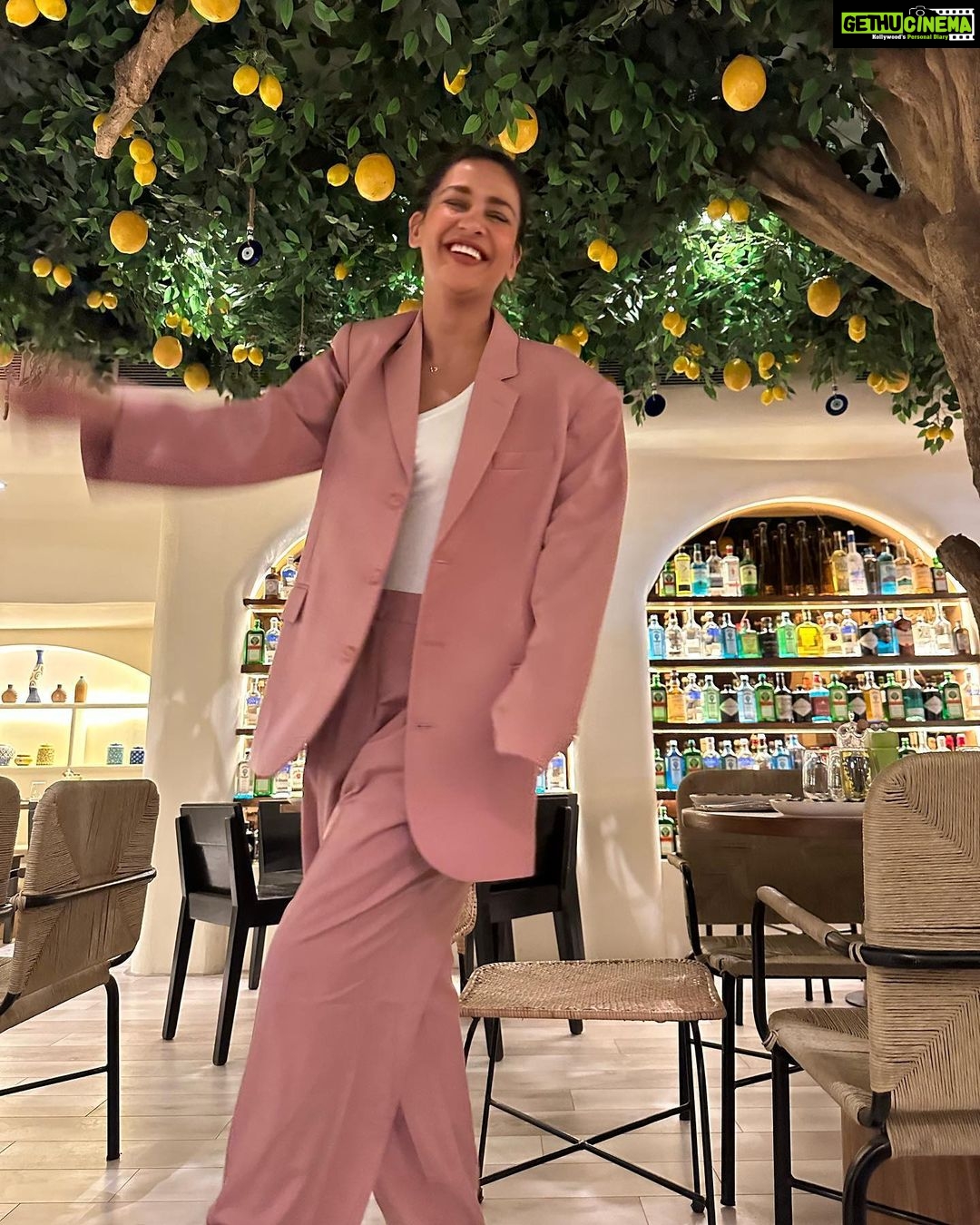 Aisha Sharma Instagram - Choosing authentic over slick 💫✨ #humpdayvibes #nofilterneeded #nofilter