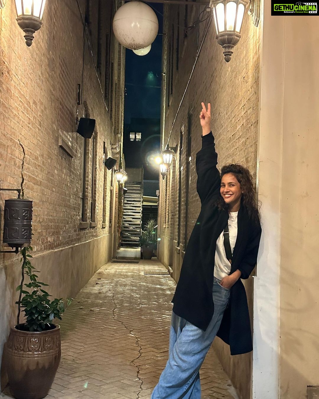 Aisha Sharma Instagram - Hello Monday 💫✨💫 #mondayvibes #newweek #nofilterneeded #nofilter #chicago Chicago, Illinois