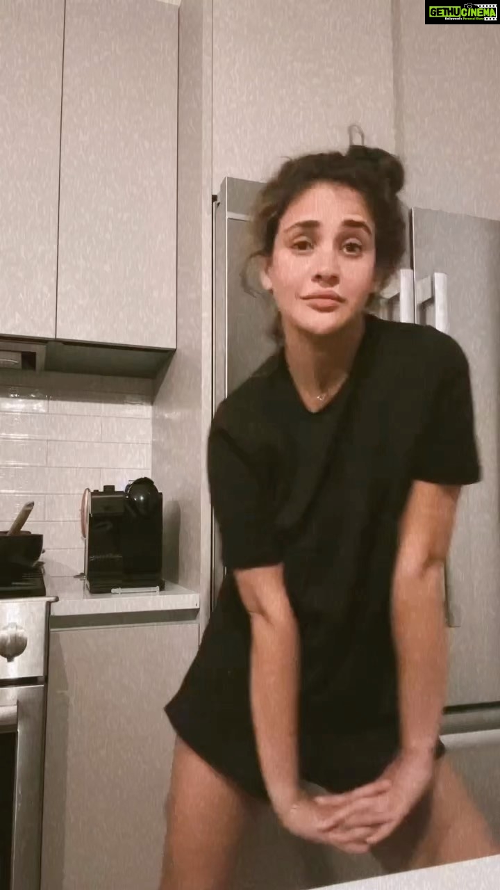 Aisha Sharma Instagram - Weekend mood . 💫✨🫶🏾 #reels #reelsinstagram #reelitfeelit #chicago #travel #aishatravels Chicago, Illinois