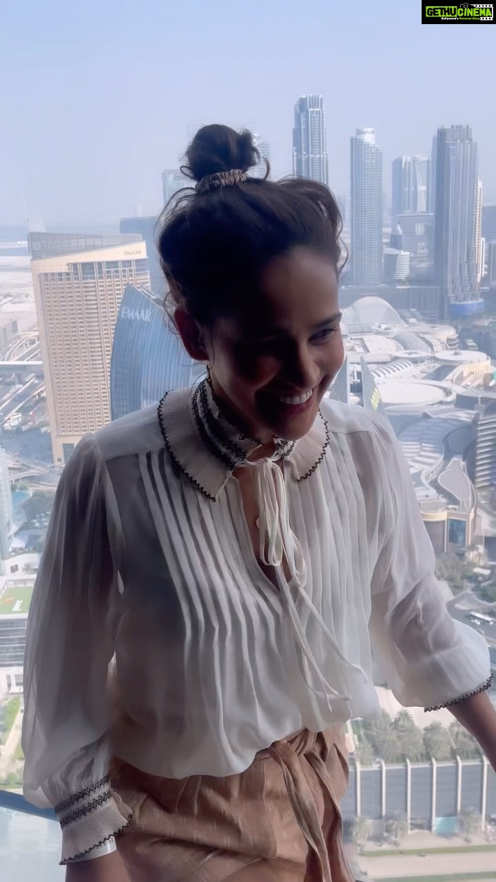 Aisha Sharma Instagram - If itβs both terrifying and amazing then you should definitely pursue it . πππ«ΆπΎ #reels #reelsinstagram #reelitfeelit #instagram #adventure #adrenaline #dubai Sky Views Observatory