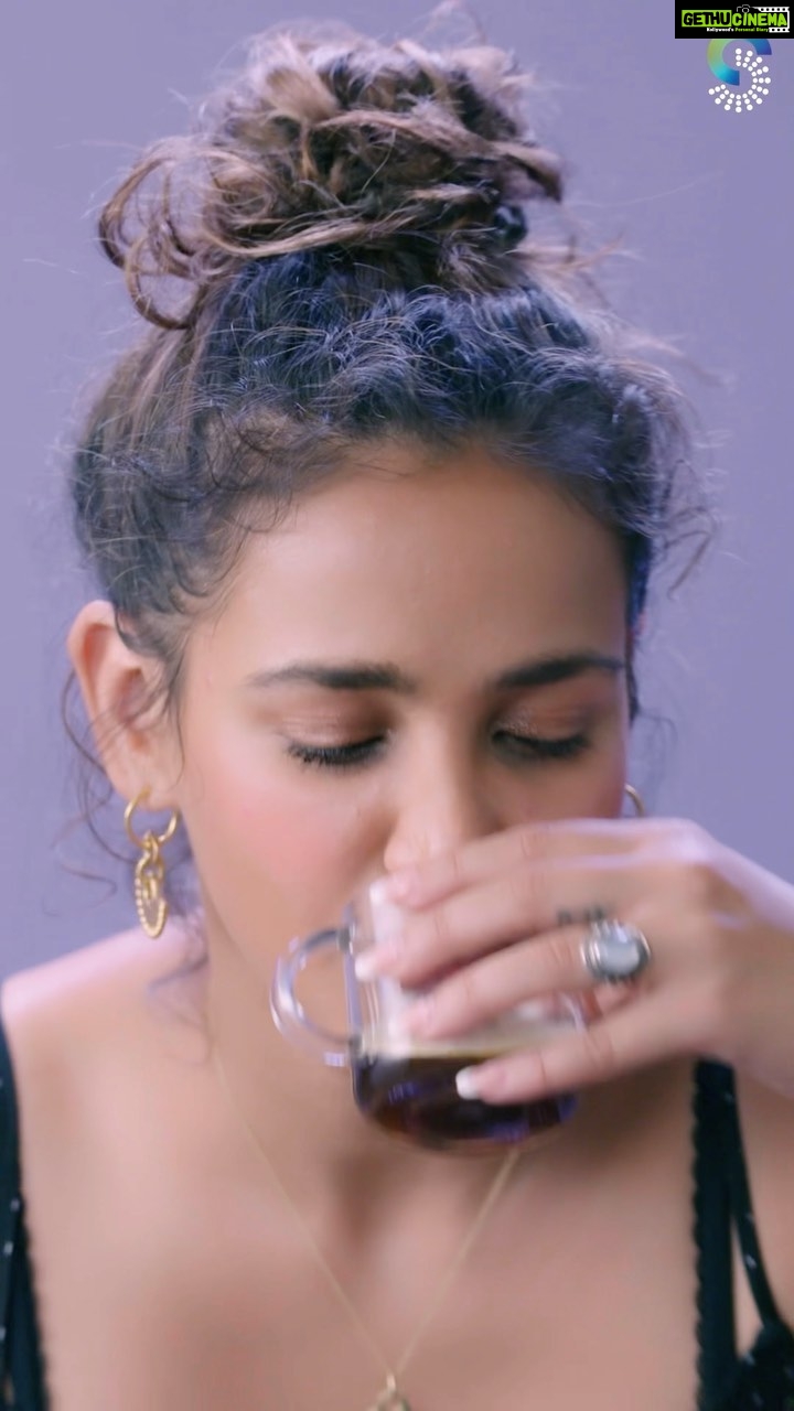 Aisha Sharma Instagram - #shiningwiththesharmas Streaming now on @socialswagworld Link in the bio 💕