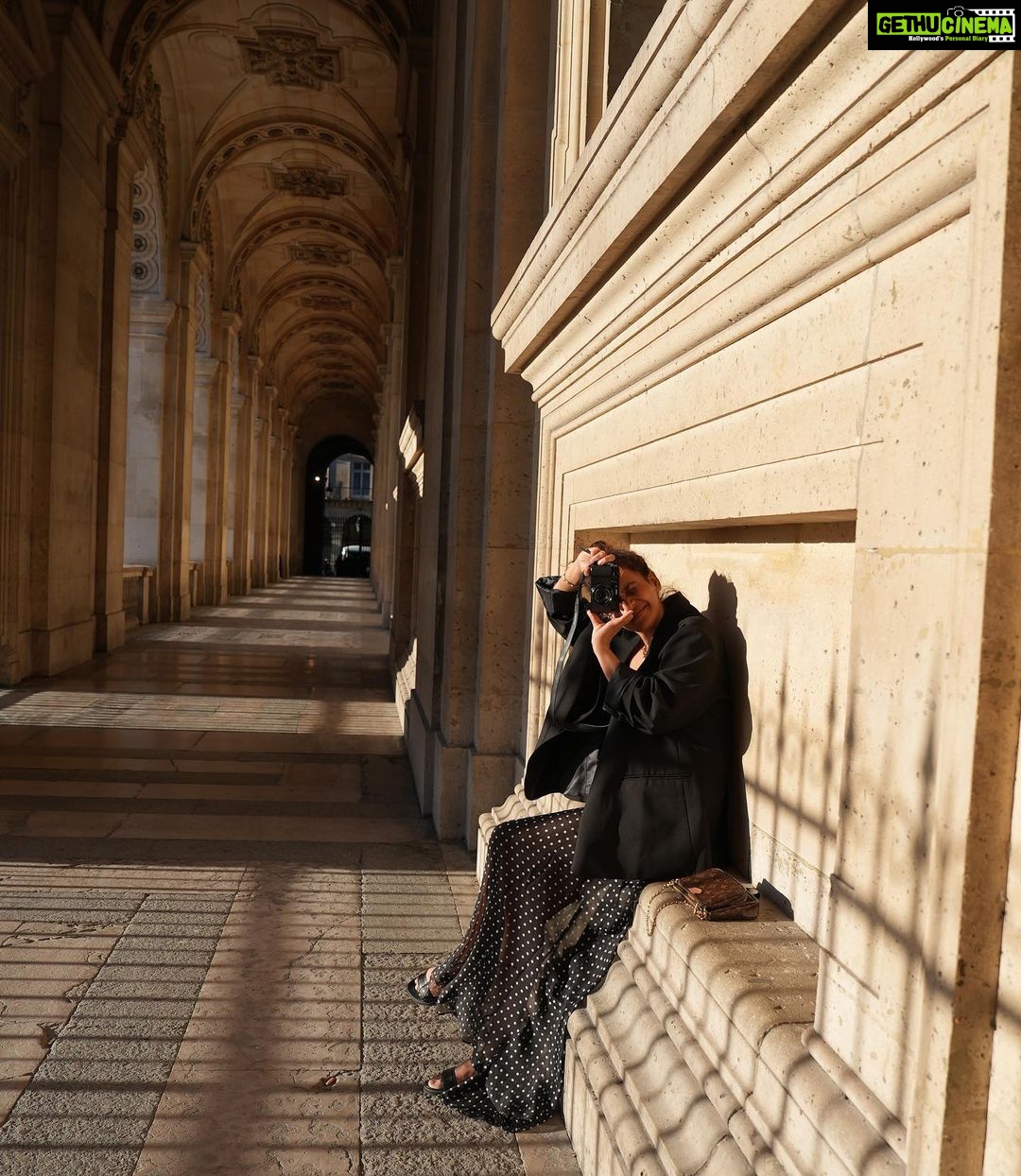 Aisha Sharma Instagram - Because there is nothing in this world that is more iconic than YOU! 📸- @mikedesir #paris #france #travel #aishainparis #travelgram Palais du Louvre