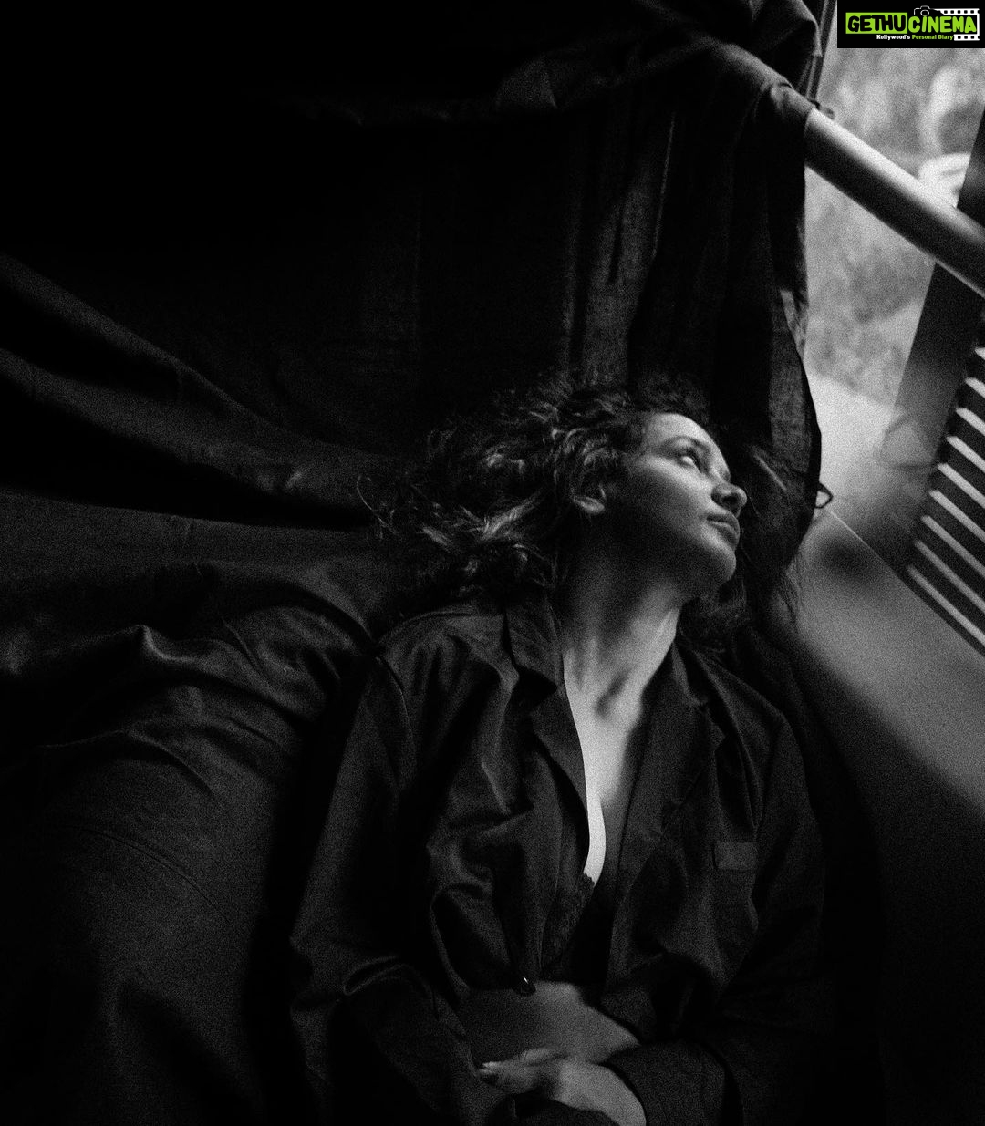 Aisha Sharma Instagram - “What do you think is the biggest waste of time ? “ “Comparing yourself to others “ , said the mole . 📸 - @nehasharmaofficial #blacknwhite #raw #potraits #just
