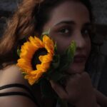 Aisha Sharma Instagram - For your new wallpaper 🌻 📸- @mikedesir