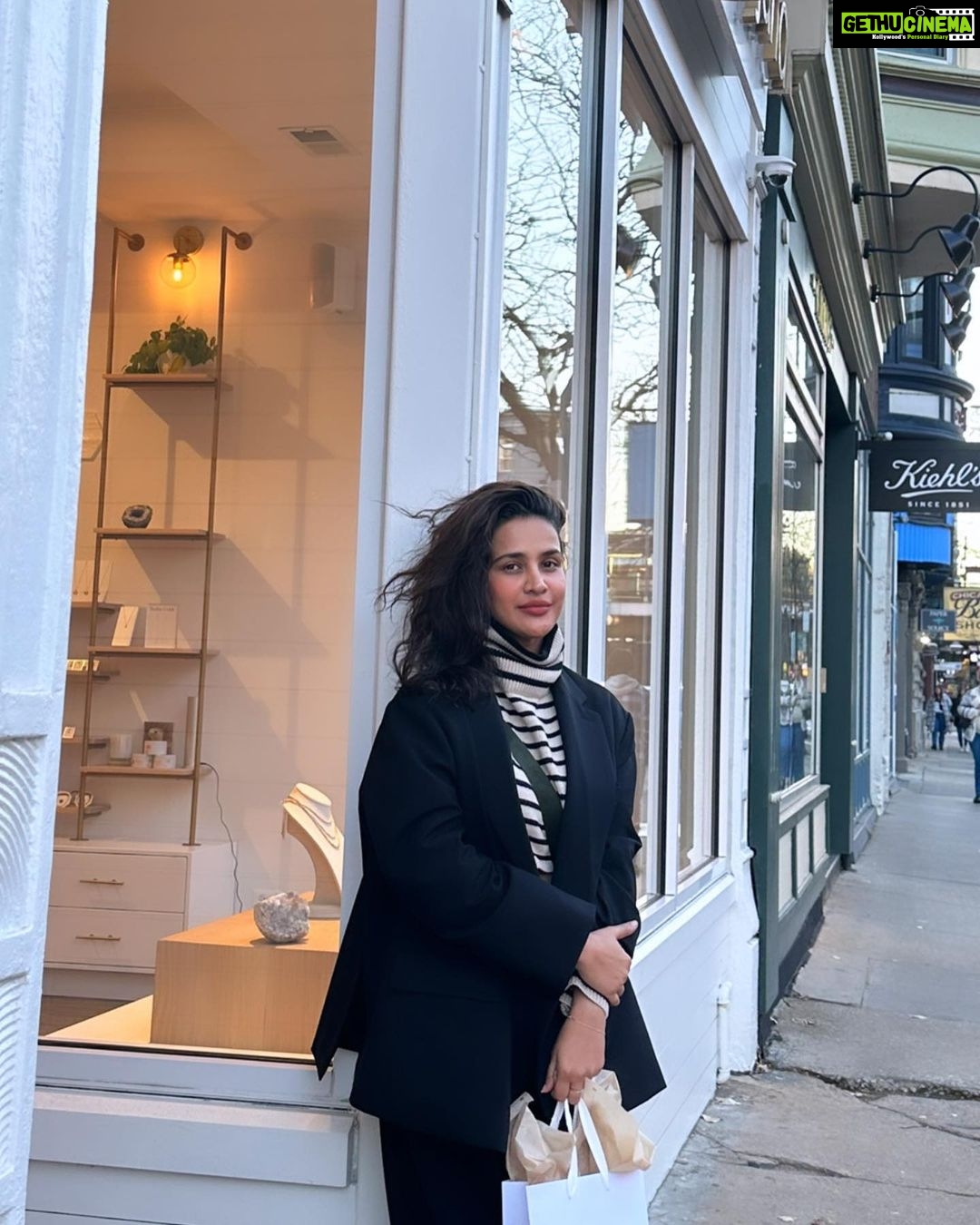 Aisha Sharma Instagram - What a strange world. We trade our days for things. ✨💫#weekendvibes #weekend #chicago #travel #aishatravels Chicago, Illinois
