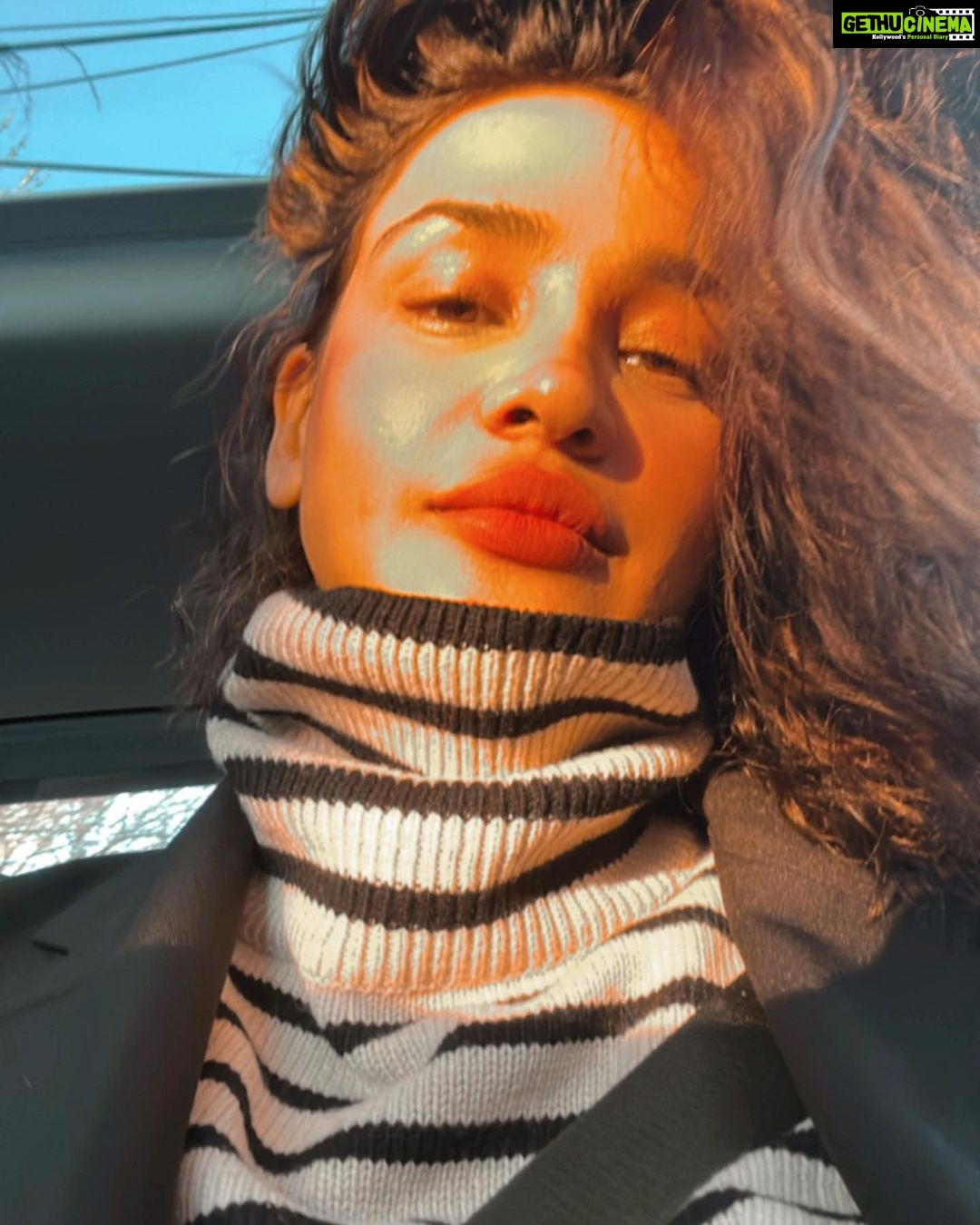 Aisha Sharma Instagram - What a strange world. We trade our days for things. ✨💫#weekendvibes #weekend #chicago #travel #aishatravels Chicago, Illinois