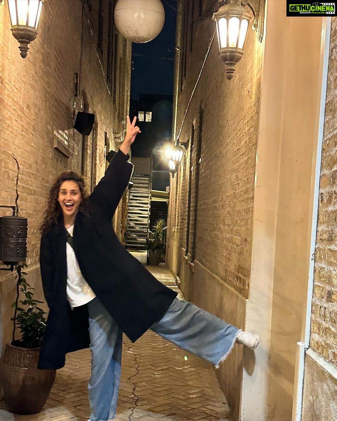Aisha Sharma Instagram - Hello Monday 💫✨💫 #mondayvibes #newweek #nofilterneeded #nofilter #chicago Chicago, Illinois