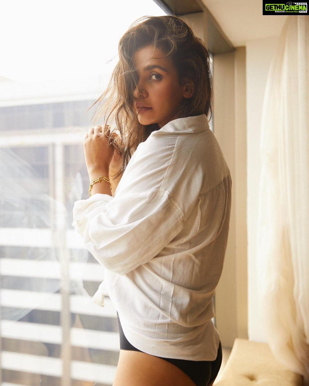 Aisha Sharma Instagram - I am classy, I am modern, I live by my own design I'm cherry, I'm lemon, I'm the sweetest key lime pie I'm electric, I'm bass, I'm the beat of my own drum I could make your goosebumps raise with the tracing of my thumb 📸 - @keegancrasto @publicbutterindia 🫶🏾🫶🏾
