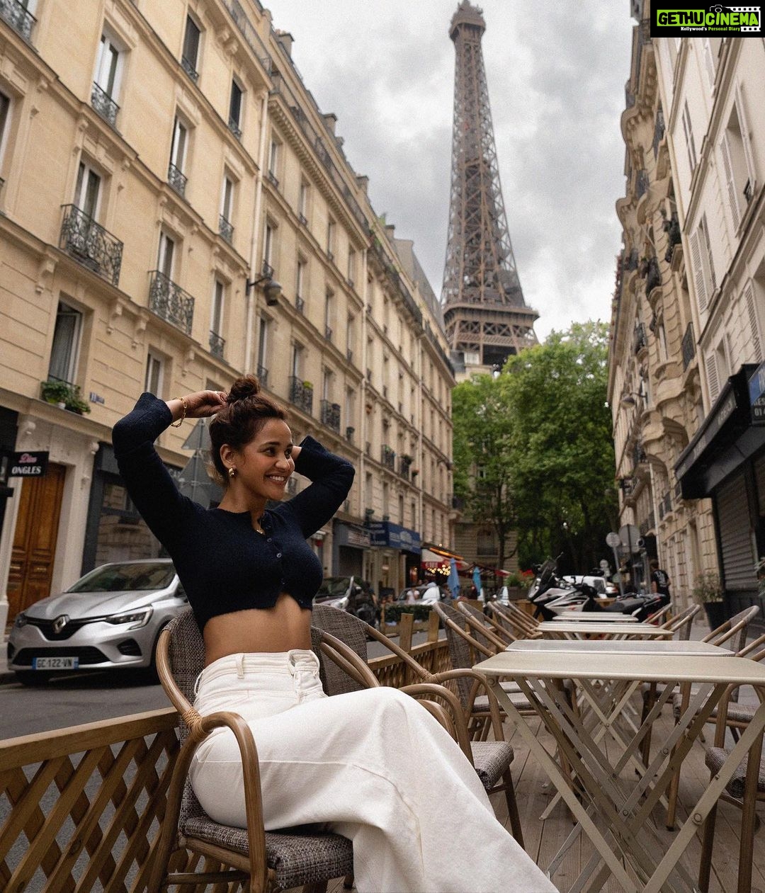 Aisha Sharma Instagram - @closedofficial @houseofcb ✨✨ Happiness , love and passion - aren’t things you find - they’re choices you make . 📸- @mikedesir #sunday #qotd #weekendvibes #weekend