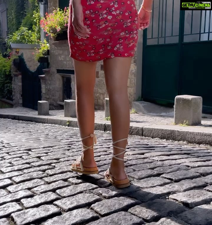 Aisha Sharma Instagram - A floral dress + A wicker bag + Fabulous me = Summer essentials 💫♥️ #summervibes #summerloving #summeroutfit #summertime #weekend #weekendvibes