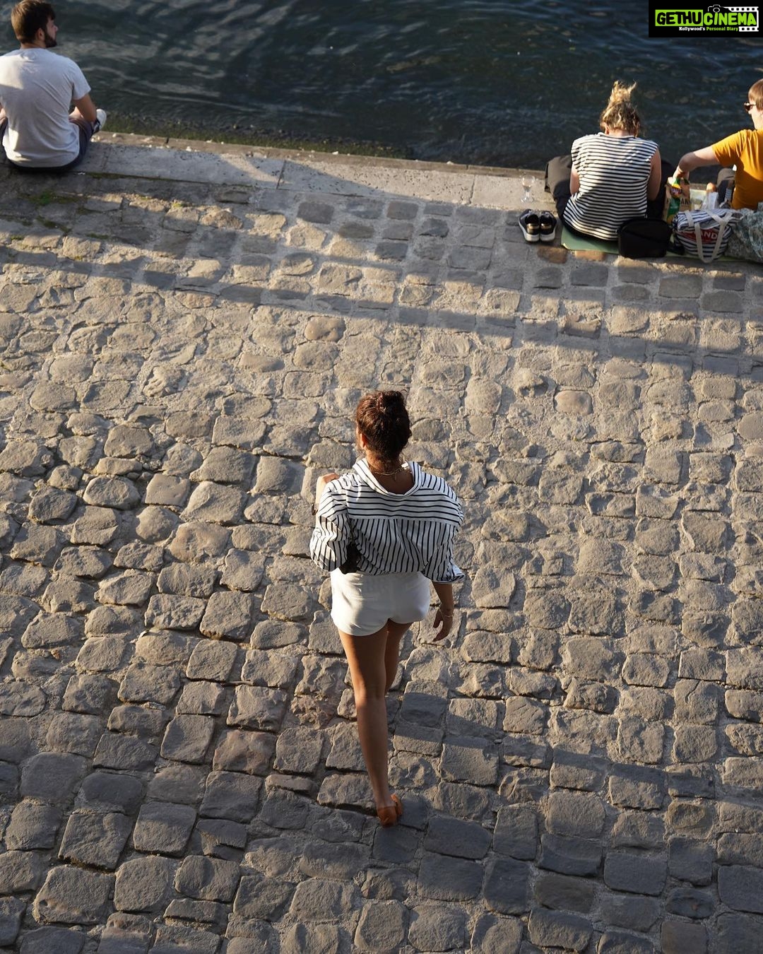 Aisha Sharma Instagram - “You stumble, and you soar. And, if you’re lucky, you make it to Paris for a while.” – Amy Howard 📸 - @mikedesir #travel #paris #france #travelgram #aishatravels #qotd