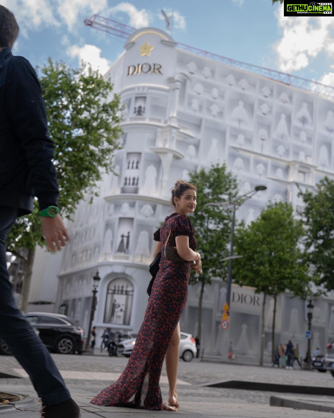 Aisha Sharma Instagram - "Paris is not a city; it's a world." -King Francis And what a dreamy world it indeed is . #paris #travel #dreamy #aishatravels #travelphotography #travellife