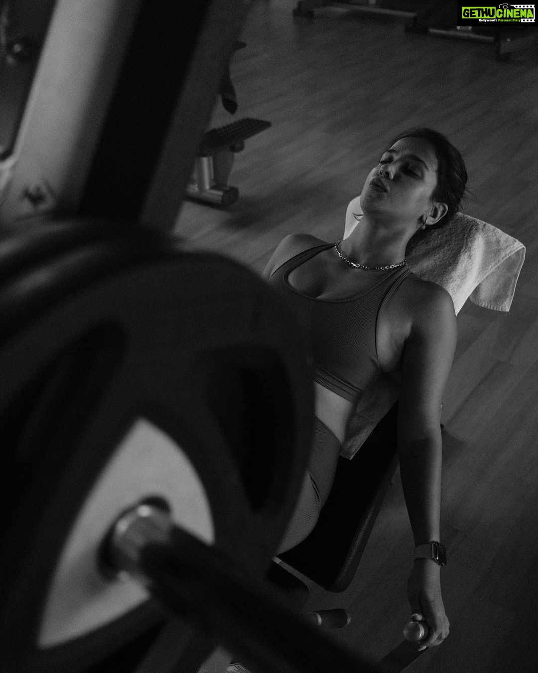Aisha Sharma Instagram - No matter what timeline you’re on, look for solutions that will bring long-lasting effects, like a better health and a clear mind and happiness . Taking care of my body is the best decision I ever made 😊♥️ #fitnessmotivation #fitnessfriday #fitness #weekend #weekendvibes