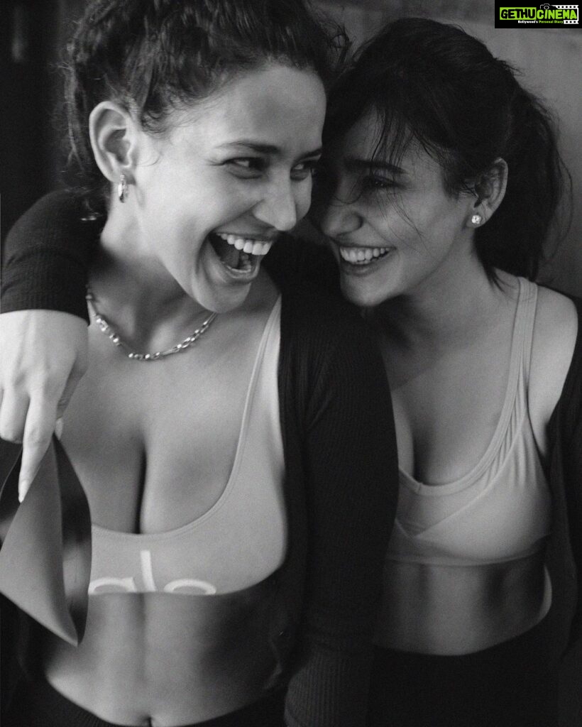 Aisha Sharma Instagram - Around neha I am bouncing off the walls like a kid who’s eaten too much sugar 😆🤓 . That’s us #sharmasisters @nehasharmaofficial 📸 - @mikedesir #blacknwhite #photograph #siblings #bestfriends #bestie #ﬁtness