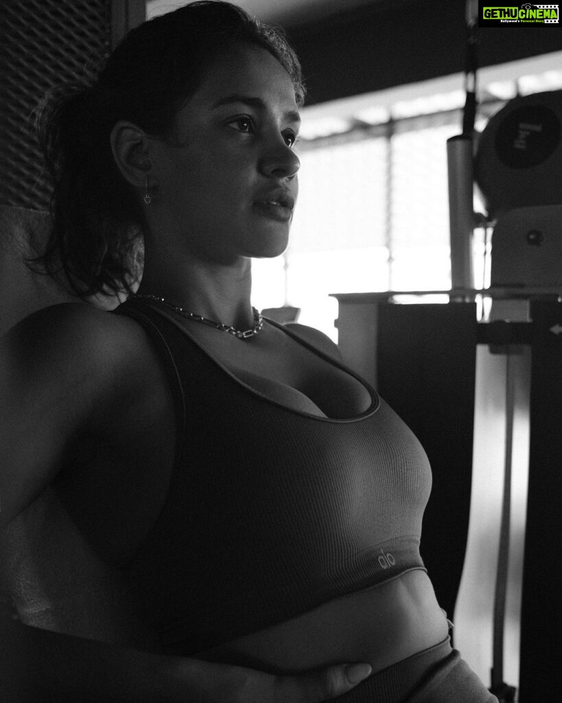 Aisha Sharma Instagram - Time is your biggest ally . 📸 - @mikedesir #blacknwhite #photo #mondaymotivation #monday #nophotoshop #nofilterneeded