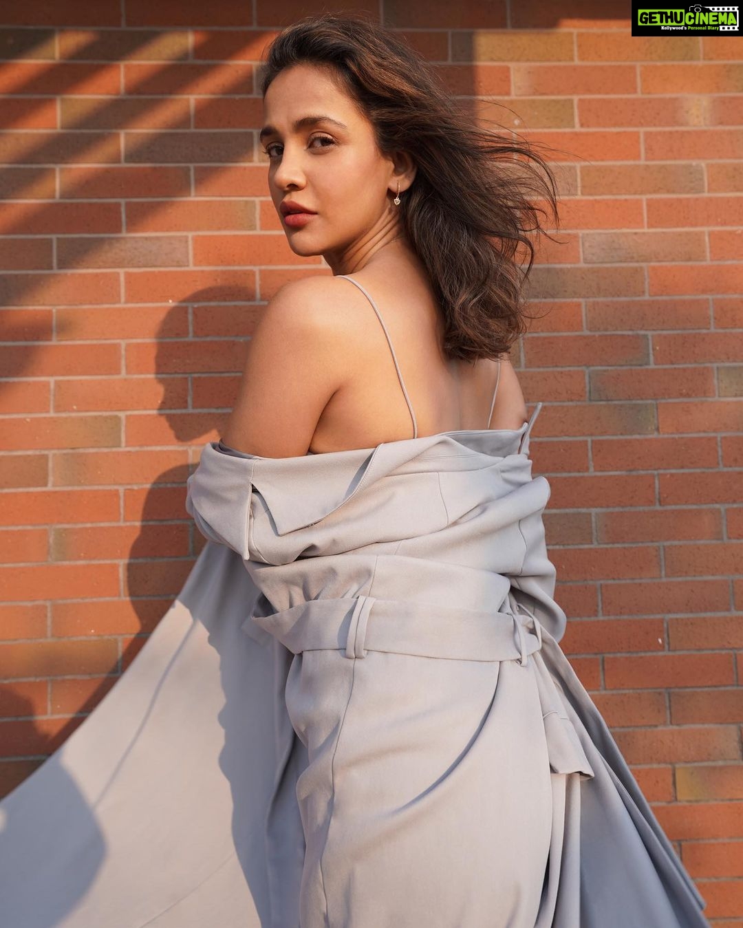 Aisha Sharma Instagram - Incredible downloads await! @camilacoelhocollection #photography