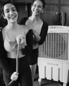 Aisha Sharma Instagram - Around neha I am bouncing off the walls like a kid who’s eaten too much sugar 😆🤓 . That’s us #sharmasisters 
@nehasharmaofficial 
📸 - @mikedesir #blacknwhite #photograph #siblings #bestfriends #bestie #ﬁtness