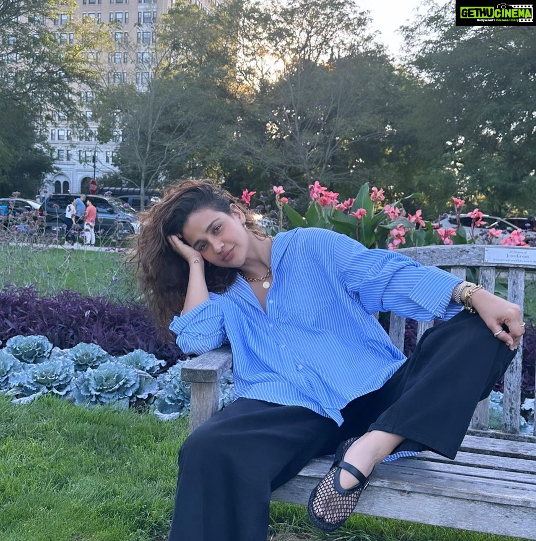 Aisha Sharma Instagram - I hope October is whatever you want it to be for you #hellooctober