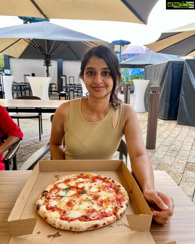 Aishani Shetty Instagram - Touristy things! Ps, that was the best Margherita I’ve had but I was too tired to express🤤 #hongkong