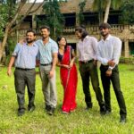 Aishani Shetty Instagram - Stages of getting the perfect graduation day picture! #mechanicalengineering Swipe to see the final photo! My favourite is the last but one! @praveentejofficial and @anirudhacharya44 ‘s expression! What do you think they’re saying? #hondisibareyiri releasing this Feb 10th!