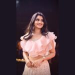Aishani Shetty Instagram - Feeling peachy! 🤍 👗 @studiobellodesign Love the outfit! 📷 @yogi_0708 #aishani #aishanishetty #hondisibareyiri