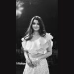 Aishani Shetty Instagram - Feeling peachy! 🤍 👗 @studiobellodesign Love the outfit! 📷 @yogi_0708 #aishani #aishanishetty #hondisibareyiri