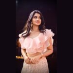 Aishani Shetty Instagram - Feeling peachy! 🤍 👗 @studiobellodesign Love the outfit! 📷 @yogi_0708 #aishani #aishanishetty #hondisibareyiri