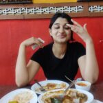 Aishani Shetty Instagram - My love hate relationship with momo chutney 🌶 😍🤤 #noregrets #cantgetenough