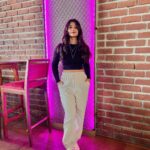 Aishani Shetty Instagram - Stages of posing: 1. Cool 2. Ubercool 3. Just one more 4. Okay let’s stop now. I’m too embarrassed 😬 📷 @ekandur