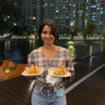 Aishani Shetty Instagram - Bangalore Romance 🥰☔️