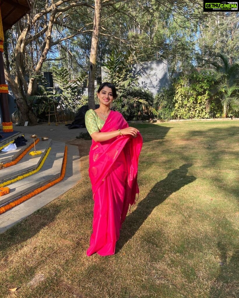Aishani Shetty Instagram - ಸೀರೆ ಸೀರೆ ಸೀರೆ ಎಲ್ಲೆಲೋ ಹಾರೈತೆ