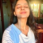 Aishani Shetty Instagram - 🎶Morning's Here The Morning is Here Sunshine is Here The Sky is Clear The Morning's here Get into Gear Breakfast is near The Dark of Night Has Disappeared😝😝😝