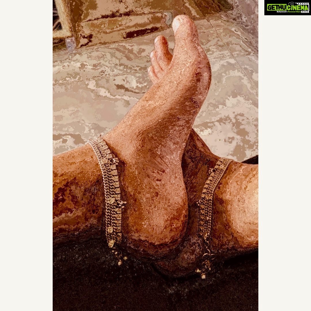Aishani Shetty Instagram - I'll walk where my own nature would be leading: It vexes me to choose another guide. #emilybrontë