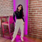 Aishani Shetty Instagram - Stages of posing: 1. Cool 2. Ubercool 3. Just one more 4. Okay let’s stop now. I’m too embarrassed 😬 📷 @ekandur